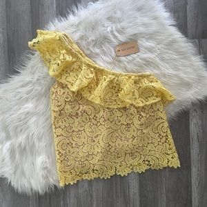 3/$30 ⭐️ Nwt yellow asymmetrical lace off the shoulder top